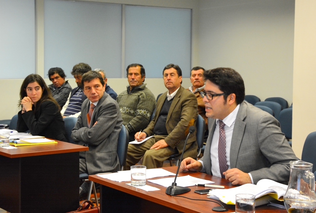 Tribunal Ambiental escuchó alegatos en reclamación de trabajadores del mar de Ventanas y Horcón contra la SMA por archivar denuncia asociada a derrame de petróleo en Quintero