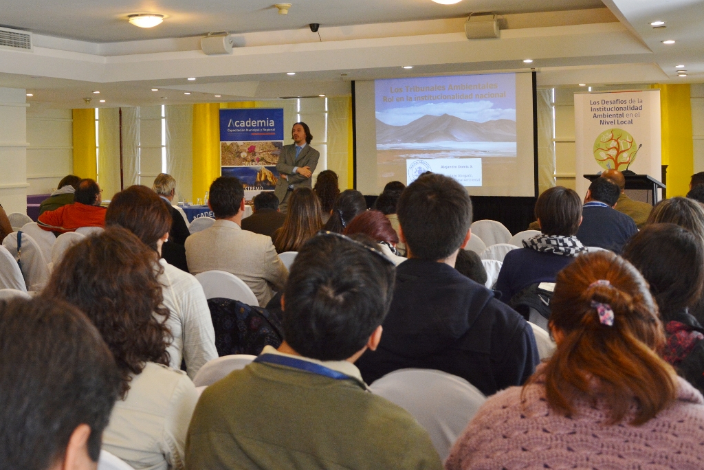Secretario Abogado dictó charla a profesionales del área de medio ambiente de municipalidades de la Región Metropolitana