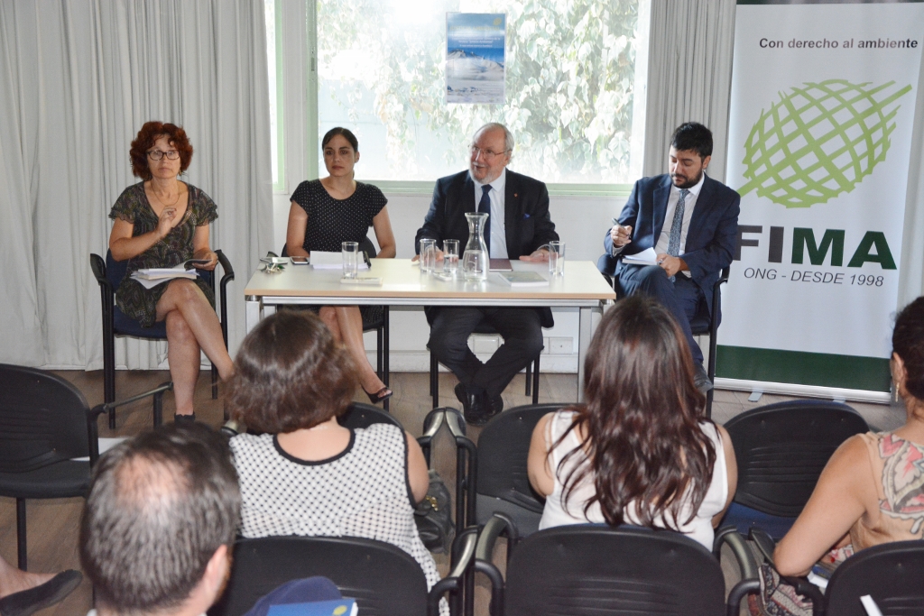 Ministra Ximena Insunza participó en el lanzamiento del VII número de la Revista Justicia Ambiental.