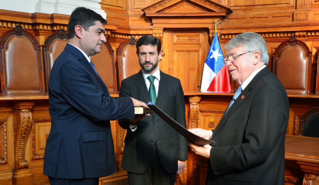 Ingeniero Civil Químico Felipe Sabando del Castillo juró como ministro titular del Tribunal Ambiental de Santiago