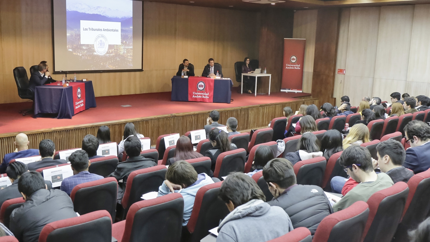 Presidente Ruiz expuso en seminario de Derecho Ambiental realizado por la Universidad Andrés Bello