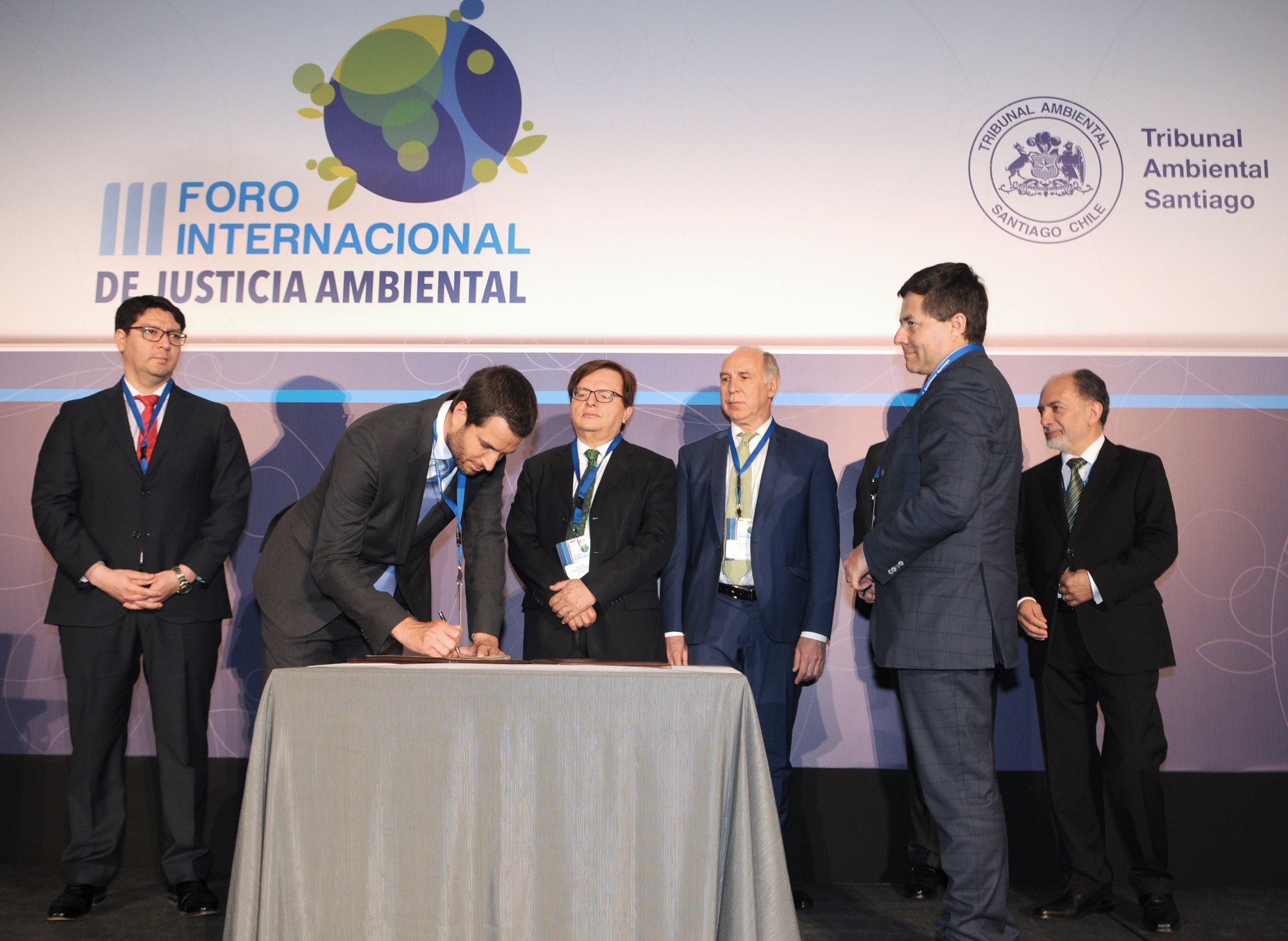 Ministros de la Corte Suprema, Tribunal Constitucional y Tribunales Ambientales constituyeron el capítulo chileno del Instituto Judicial Global del Medio Ambiente