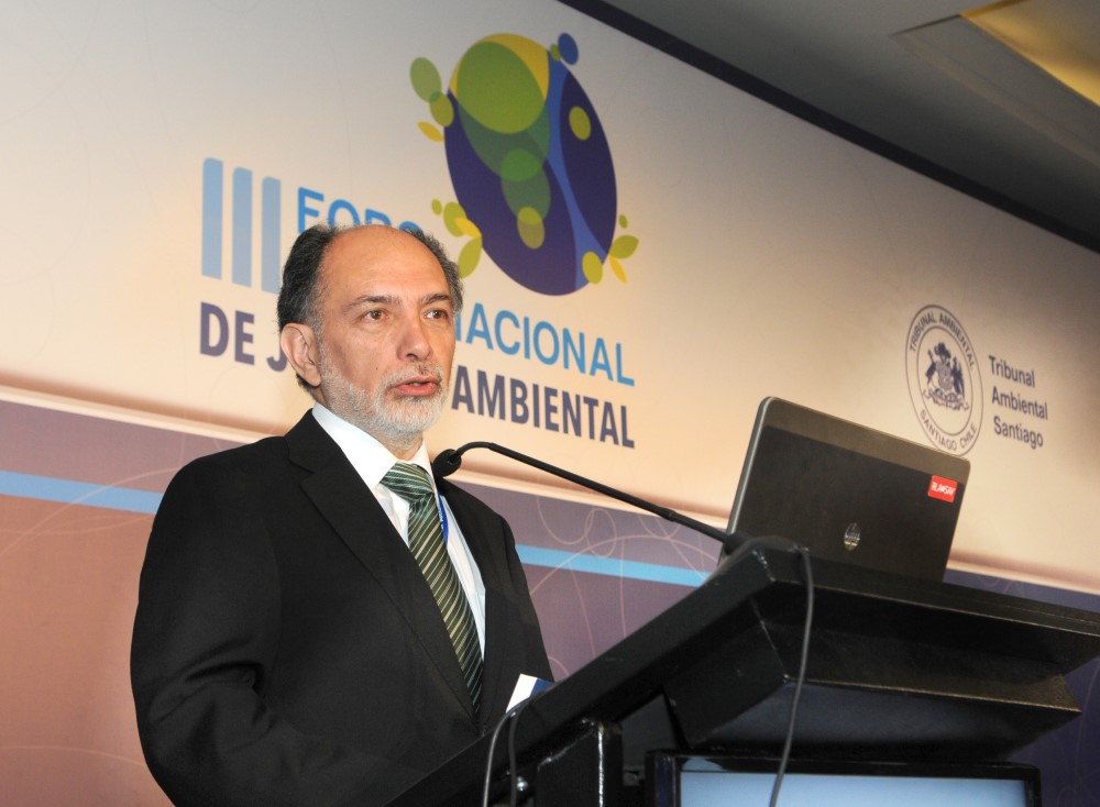 Ministro de la Corte Suprema Sergio Muñoz presentó libro sobre principios jurídicos ambientales en inauguración del III Foro Internacional de Justicia Ambiental