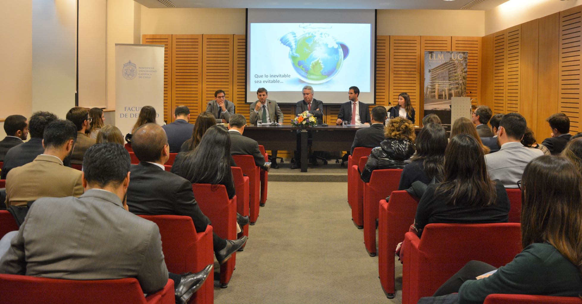 Ministro presidente (s) Alejandro Ruiz participó en el lanzamiento del libro “La gestión de riesgos en el marco del desarrollo sostenible” en la Pontificia Universidad Católica de Chile