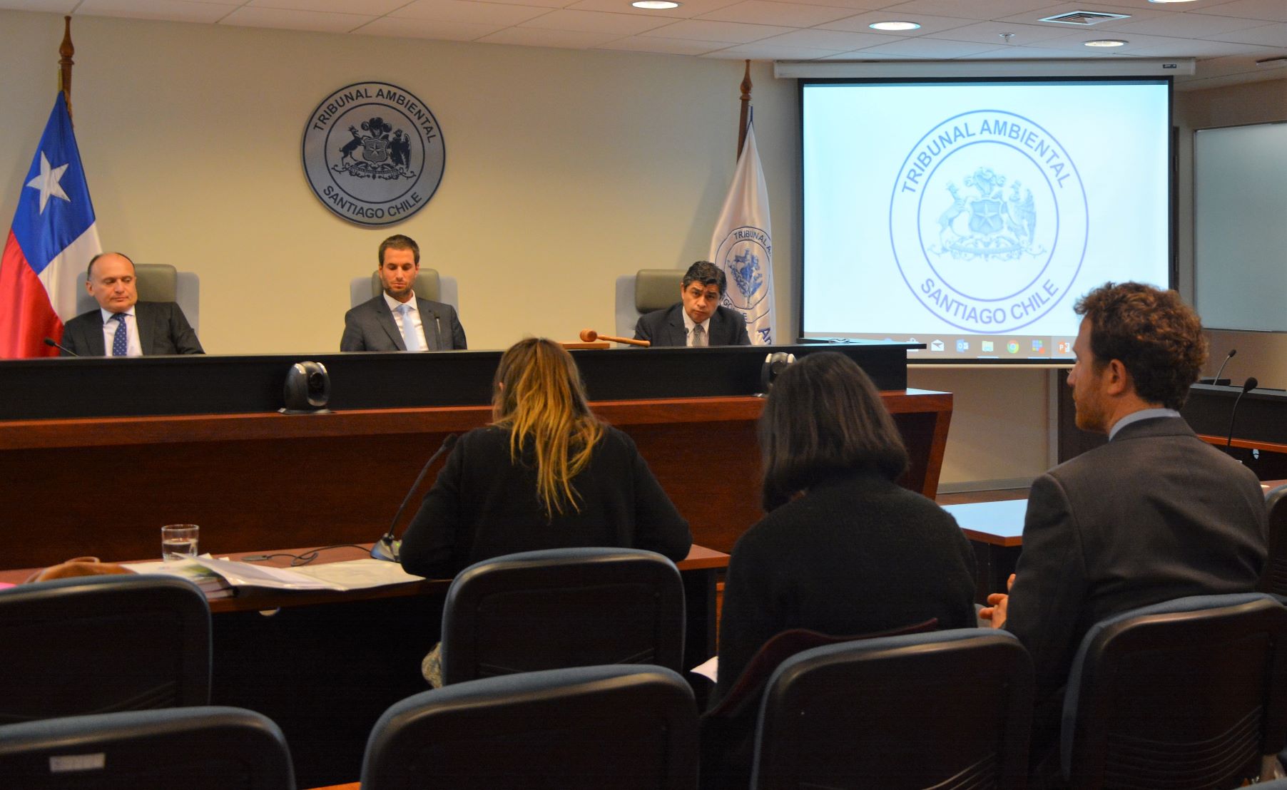 Tribunal realizó audiencia en reclamación contra la SMA asociada a multa contra establecimiento de entretención ubicado en el barrio Bellavista