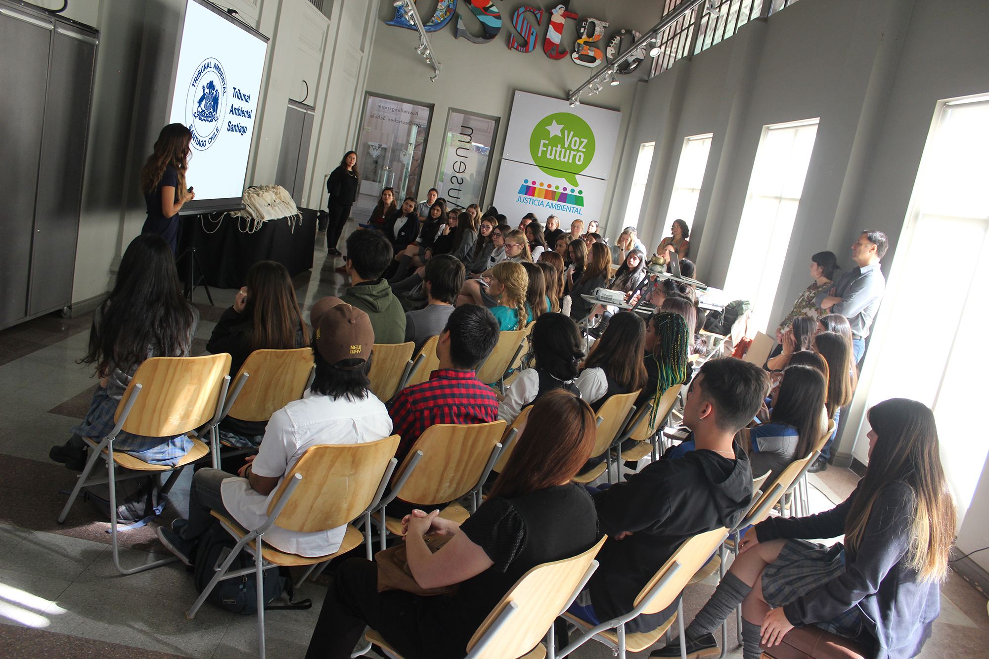 Tribunal Ambiental de Santiago concretó su participación en Voz Futuro, iniciativa dirigida a jóvenes interesados en ser agentes de cambio en materia ambiental