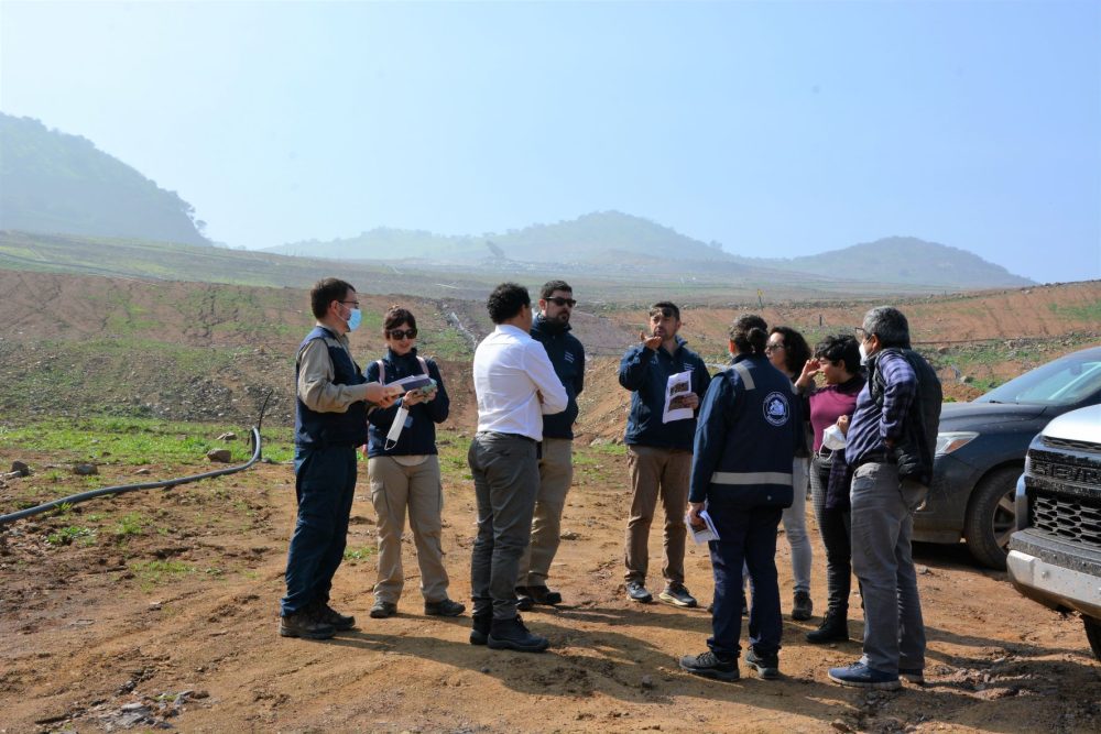 Analiza el cumplimiento de sentencia por daño ambiental:  El Segundo Tribunal Ambiental llevó a cabo inspección en instalaciones del Relleno Sanitario Santa Marta