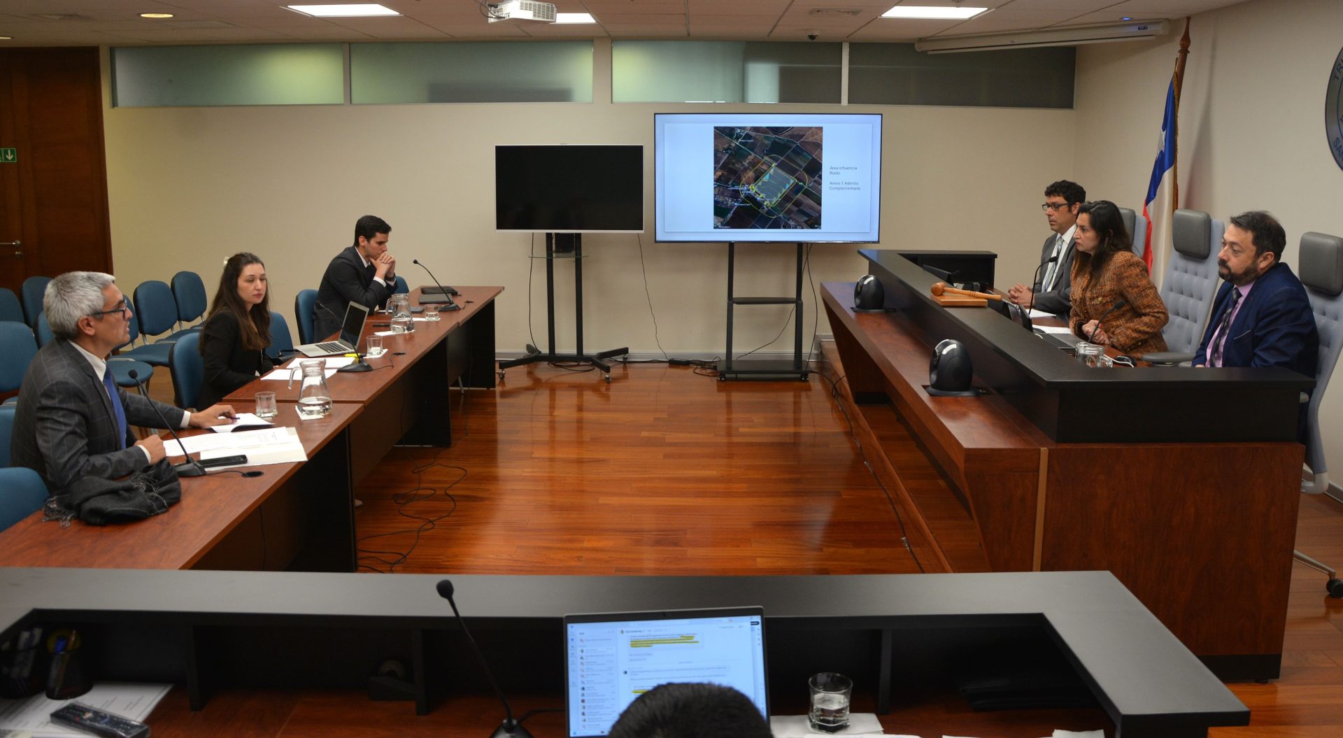 Tribunal escuchó alegatos en reclamación que busca invalidar la RCA favorable del proyecto “Parque Fotovoltaico Doña Petronia”, ubicado en la comuna de Padre Hurtado.