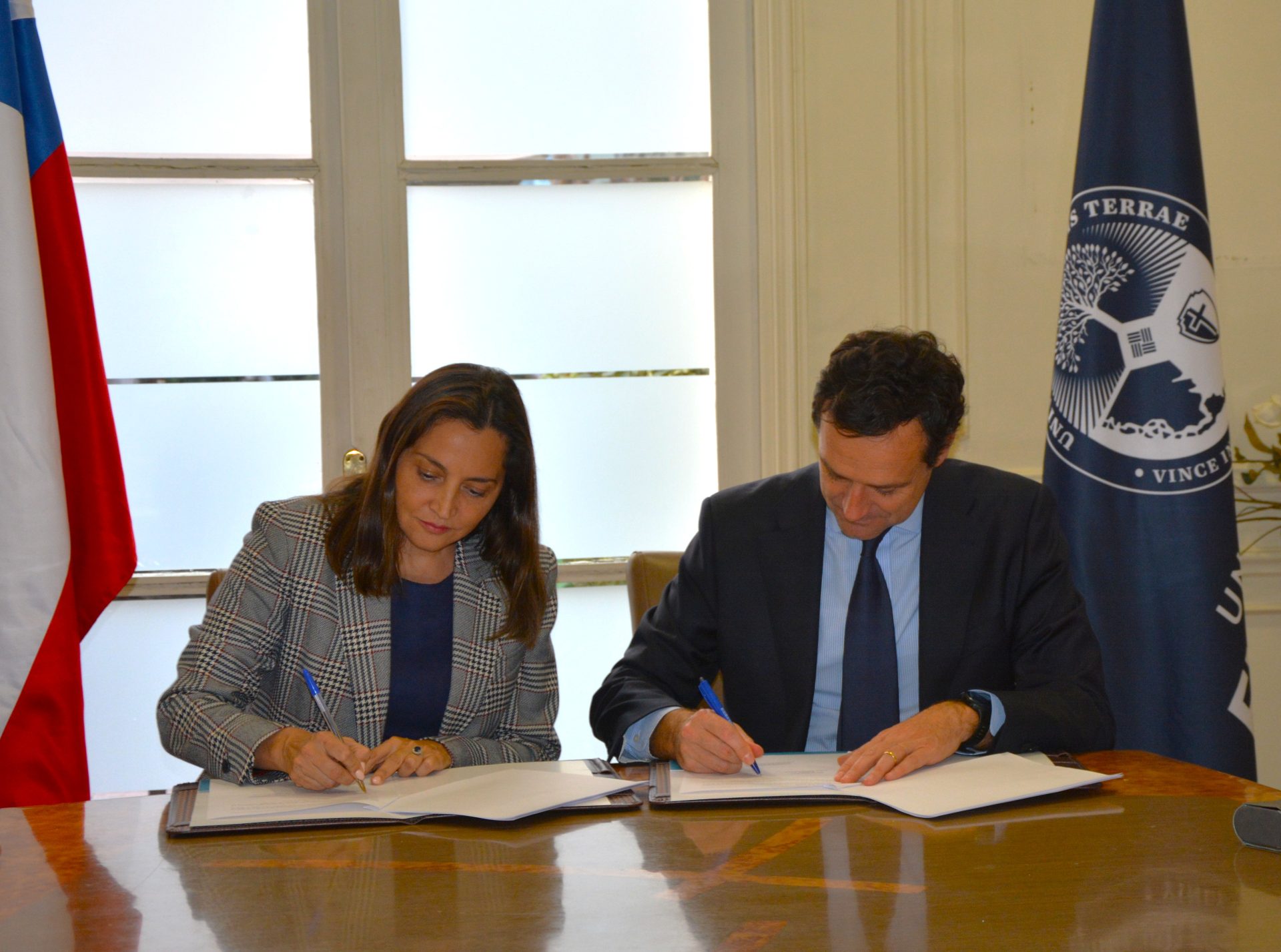 Tribunal y Facultad de Derecho de la Universidad Finis Terrae suscribieron convenio que permitirá la realización de actividades académicas, pasantías e investigación colaborativa